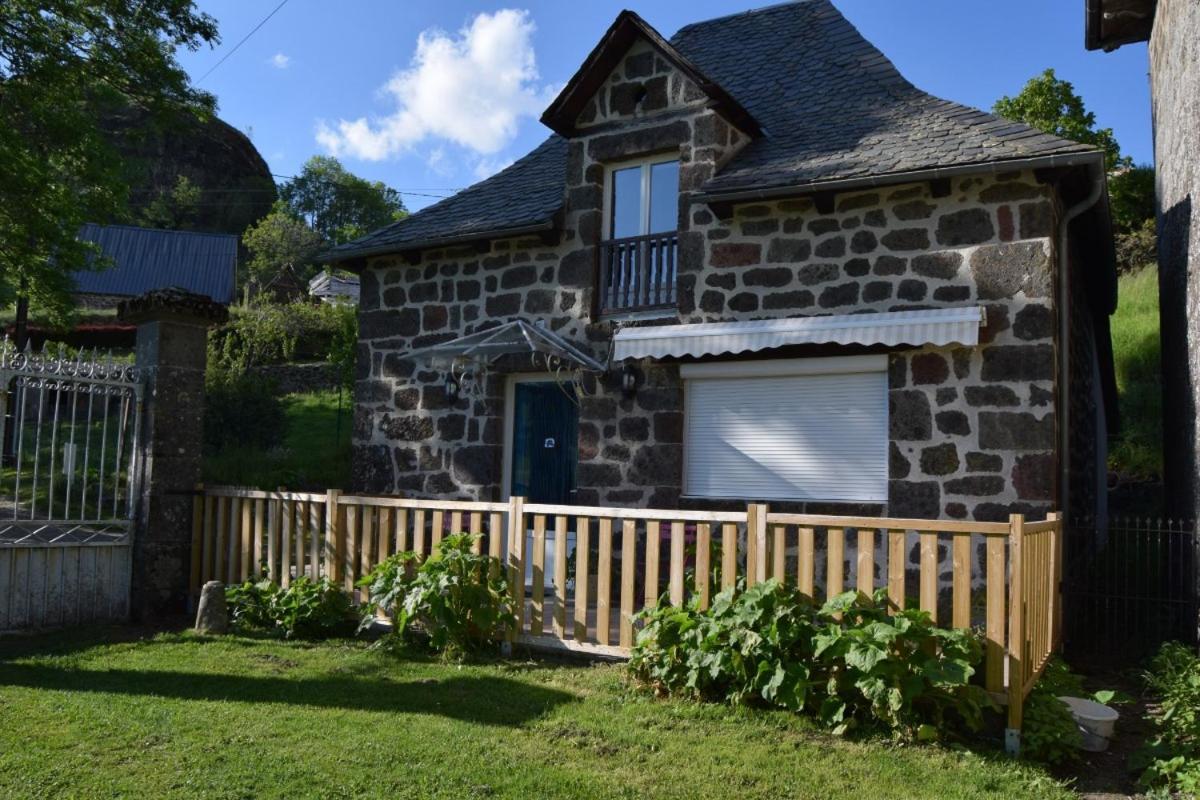Gite 4 Personnes Dans Le Cantal Animaux Bienvenus Lascelle Exterior foto